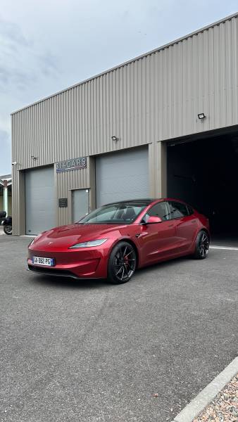 Traitement céramique d'une Tesla 3 Performance pour protéger la carrosserie à Roanne et sa région