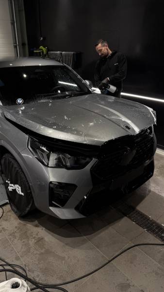 BMW X2 gris métallisé : protection peinture complète par film PPF XPEL à Roanne