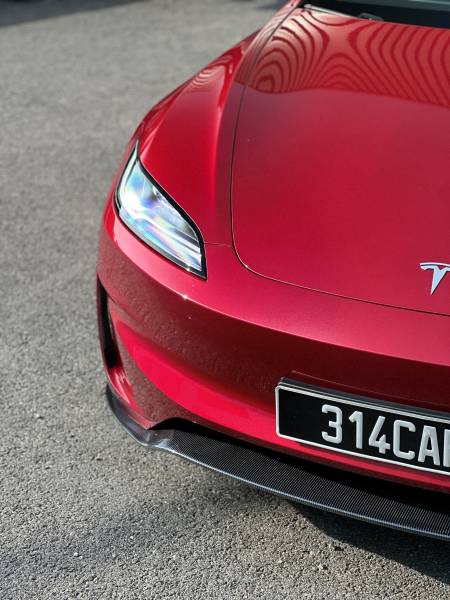 Traitement céramique d'une Tesla 3 Performance pour protéger la carrosserie à Roanne et sa région