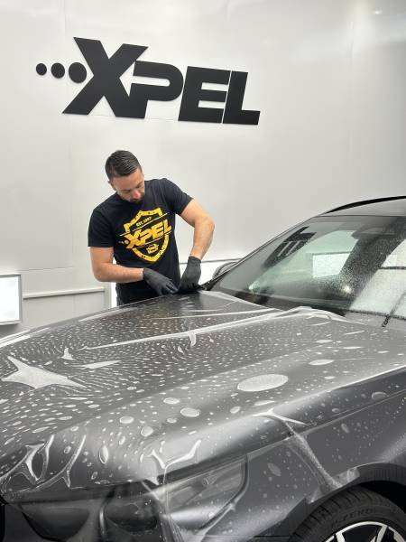 Traitement céramique Gtechniq sur film XPEL Stealth – Roanne