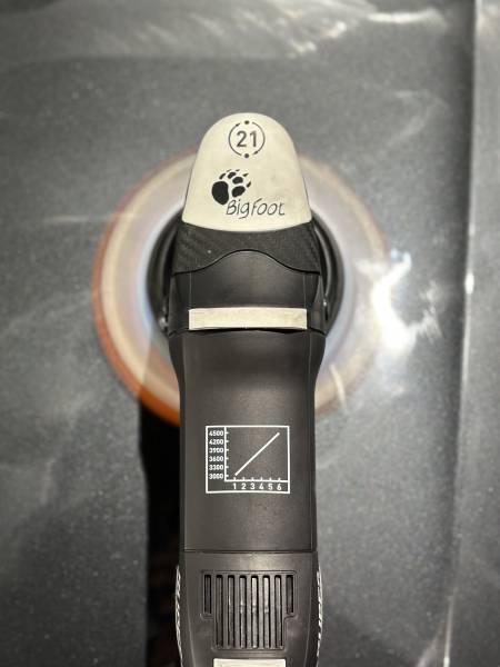 Polissage et protection céramique GTechniq sur la carrosserie, les vitrages et les jantes de cette Porsche Taycan de 2020 en Auvergne Rhône-Alpes