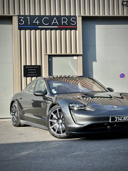 Polissage et protection céramique GTechniq sur la carrosserie, les vitrages et les jantes de cette Porsche Taycan de 2020 en Auvergne Rhône-Alpes
