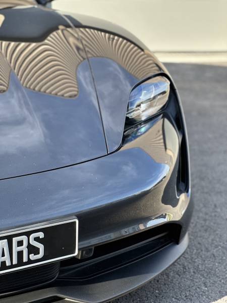 Polissage et protection céramique GTechniq sur la carrosserie, les vitrages et les jantes de cette Porsche Taycan de 2020 en Auvergne Rhône-Alpes