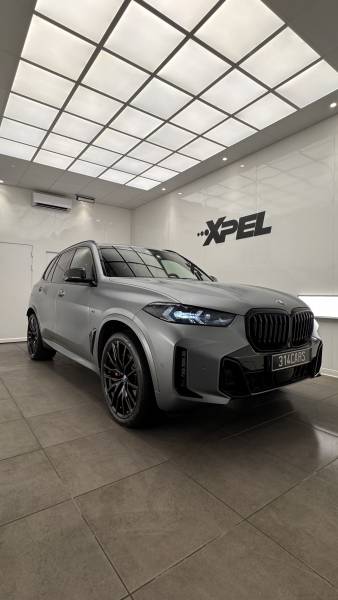 Pose film XPEL Stealth – BMW X5 50e Frozen Grey Roanne