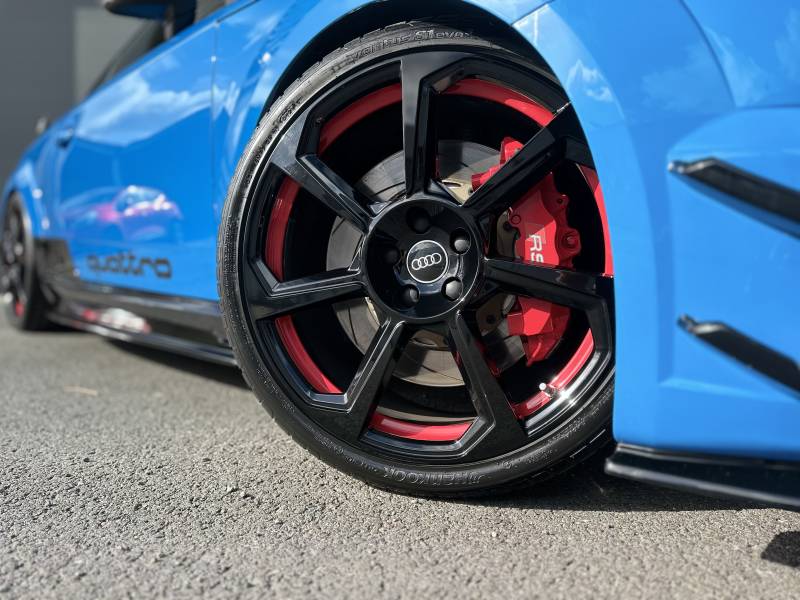Polissage et traitement céramique AUDI TTRS dans notre atelier à Roanne